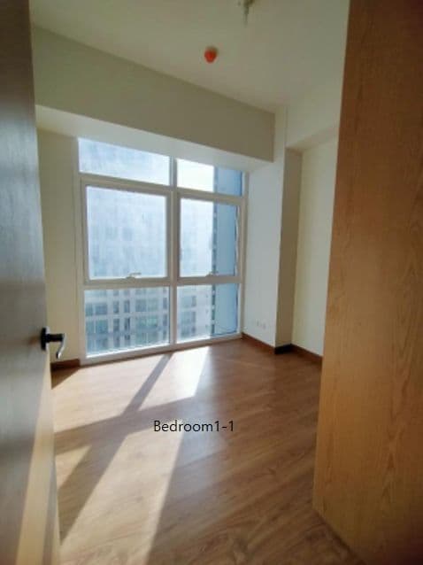 RARE VACANT 3BR  CORNER UNIT IN BGC — photo 2 of 3