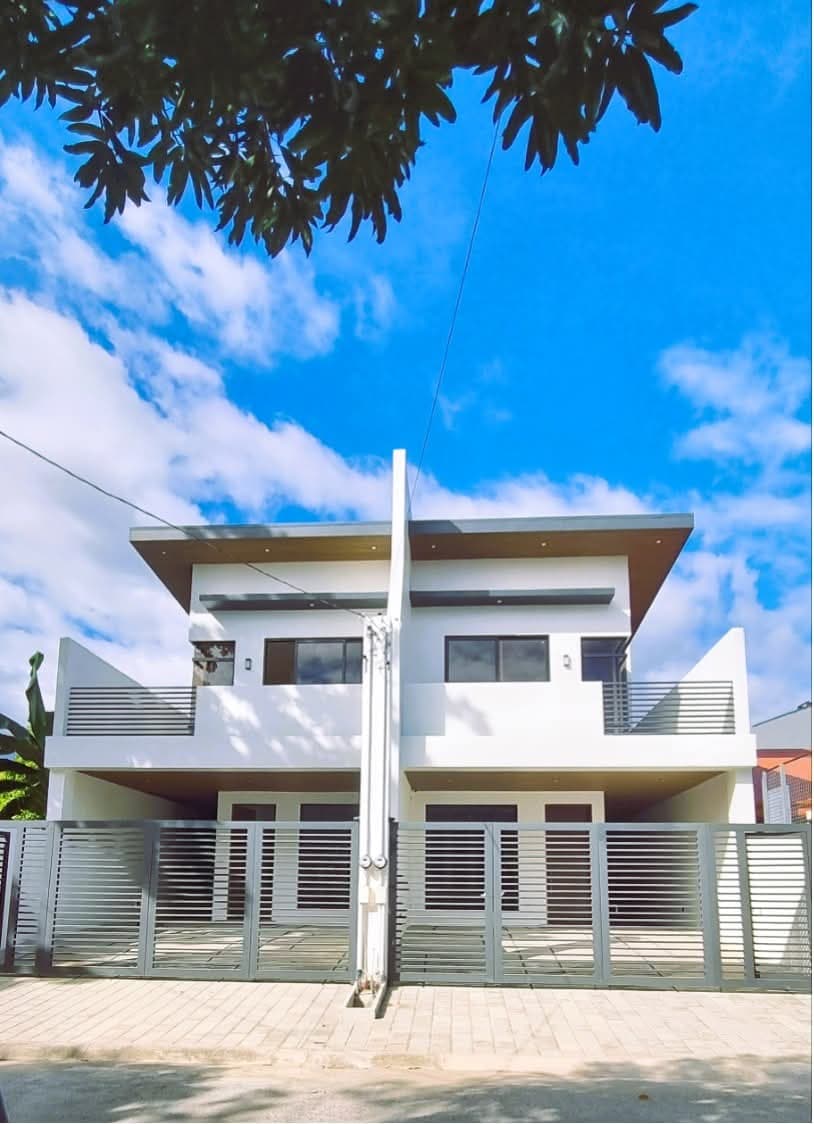 Rare 4BR|Duplex| Village East